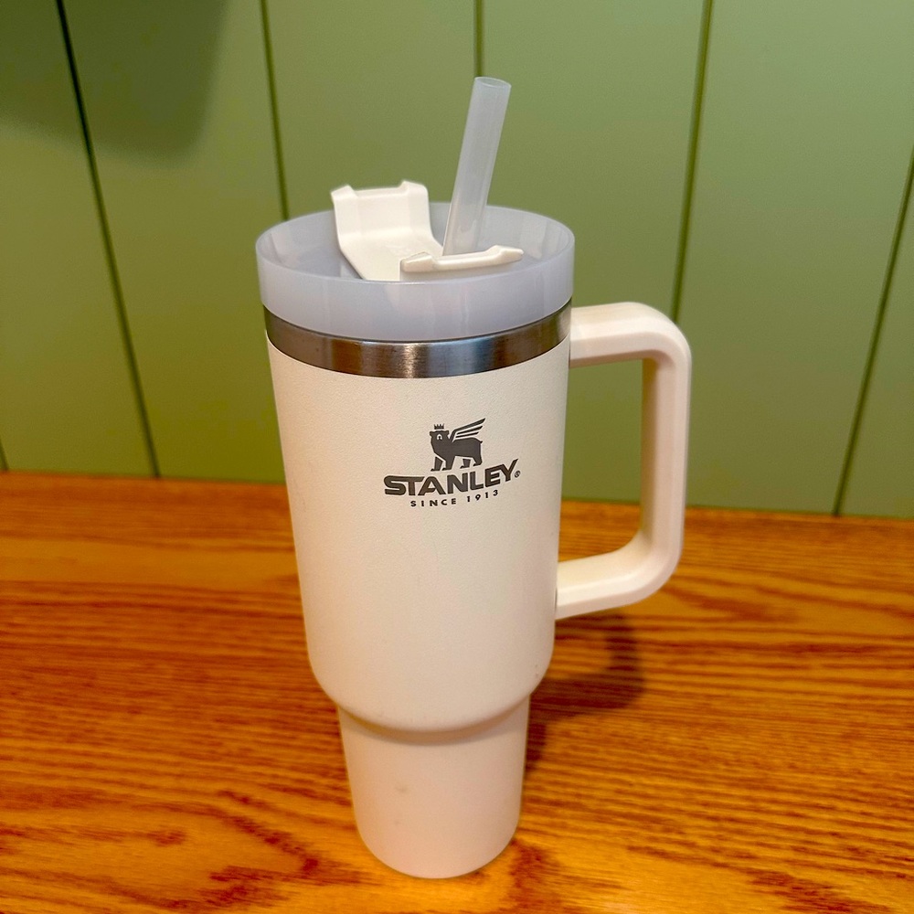 ORIGINAL Stanley 40oz Quencher in Cream, RARE, EUC